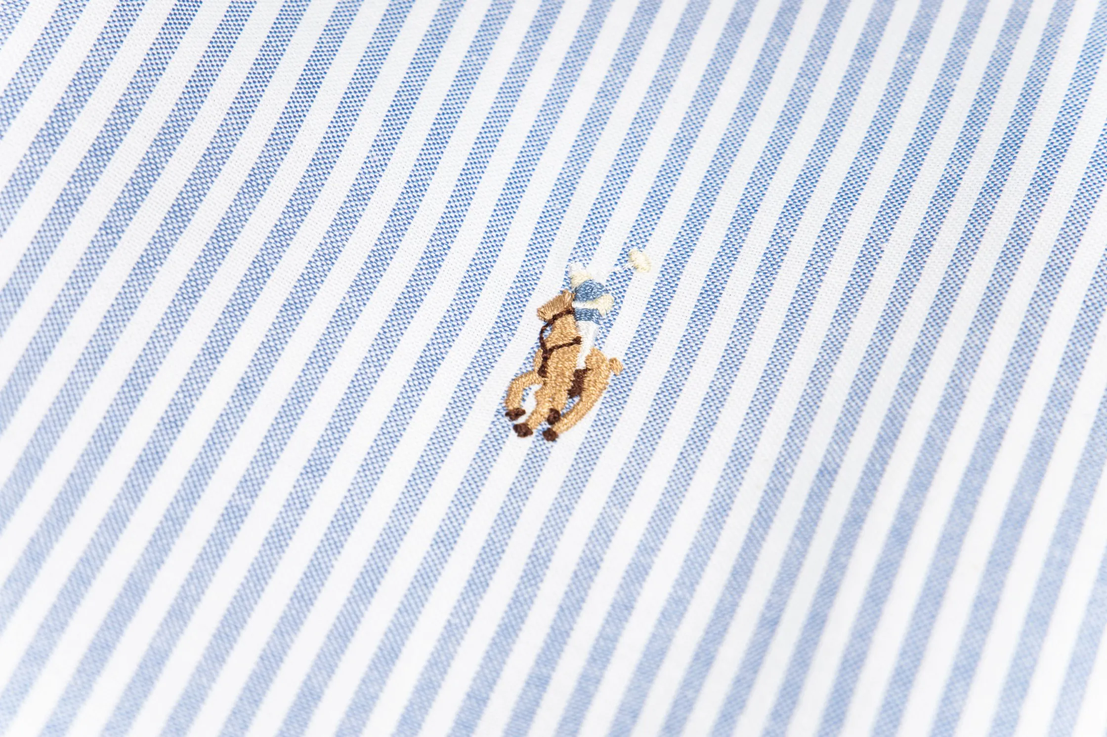 🅿️230 New: Style number: B114 Ralph Lauren/Ralph Lauren classic colorful small label striped casual shirt 1️⃣ Made of high-quality classic striped fabric, the upper body is soft and comfortable, extremely delicate, has a solid, smooth and soft feel. The fabric does not wrinkle, and the feel is invincible. The details are handled perfectly! 2️⃣Adopting the washing process, the workmanship details are perfectly controlled. They are all hemmed with vest technology, and the inside of the sleeves are also different. Different from the four-needle and five-thread workmanship, the collar is also designed with interlining, which shows high-end fashion and individuality. The style is fashionable, simple and elegant! 3️⃣It is very youthful and energetic, and can be easily worn by both men and women. It is very in line with the fashion aesthetic concepts of today's young people! Color: Striped Blue Sizes: S, M, L, XL